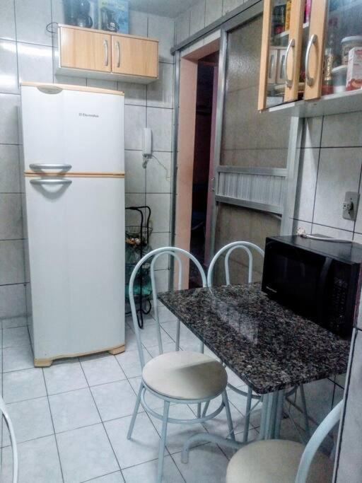 Quarto Com Ar Condicionado Em Apt Compartilhado E Estacionamento Gratis Apartamento Niterói Exterior foto